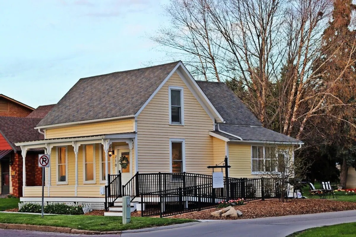 Little Yellow House: Pella, Iowa