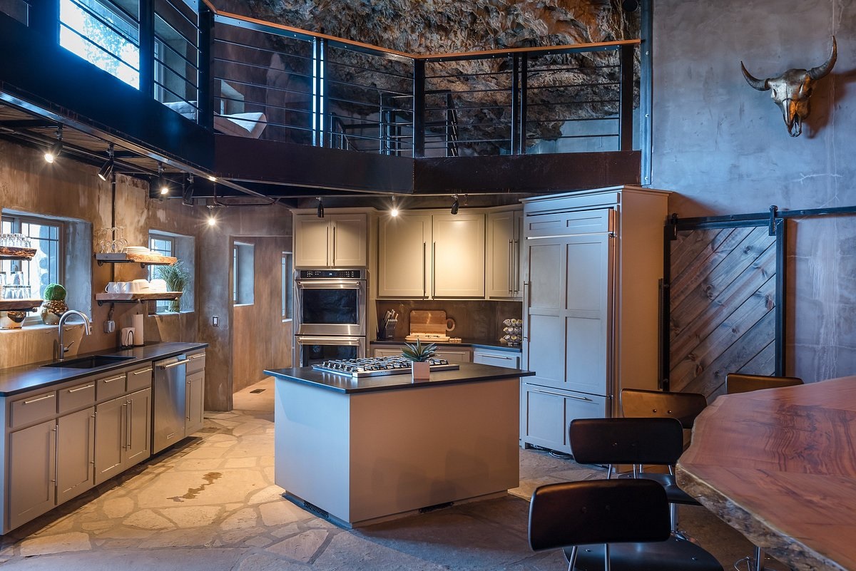 Beckham Creek Cave Lodge