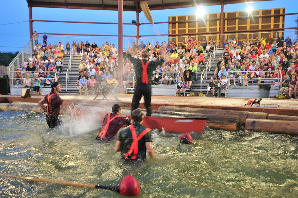Dells Lumberjack Show