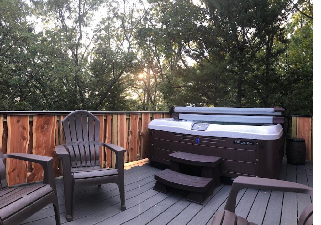 The Cottage Treehouses: Hermann, Missouri