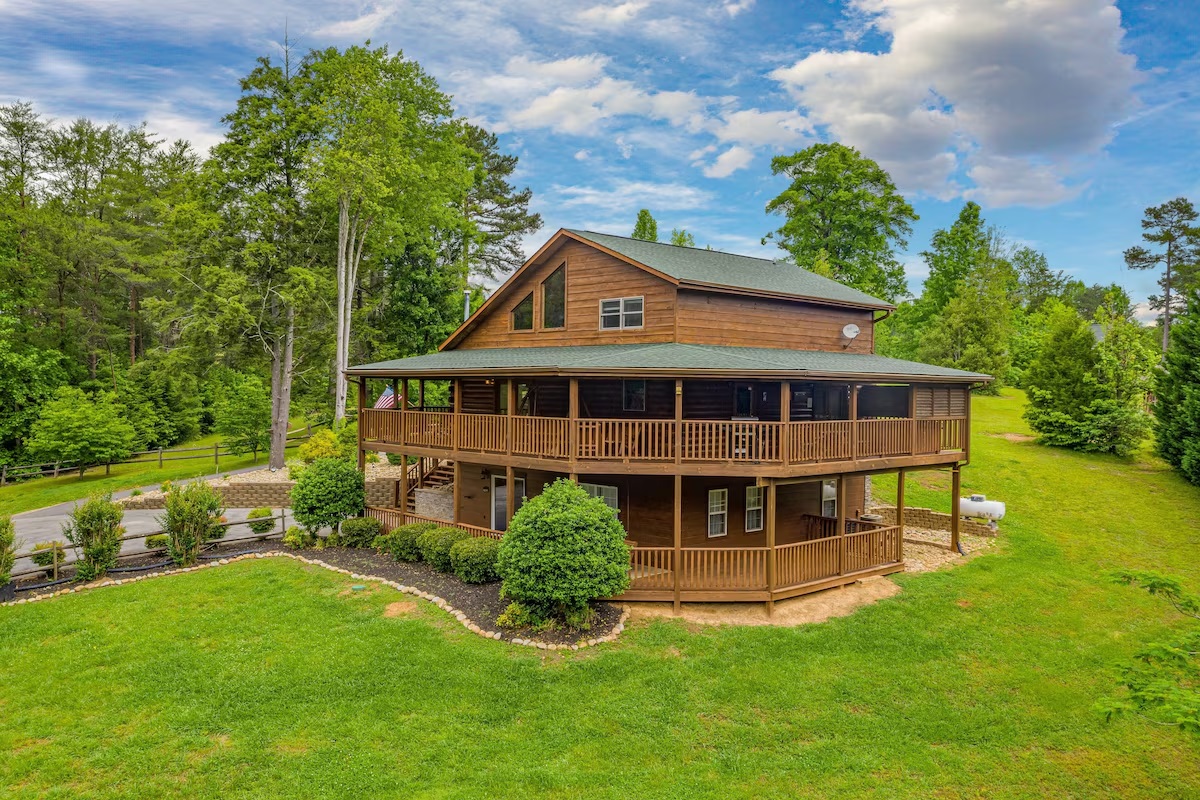 Bearadise Lodge in Pigeon Forge