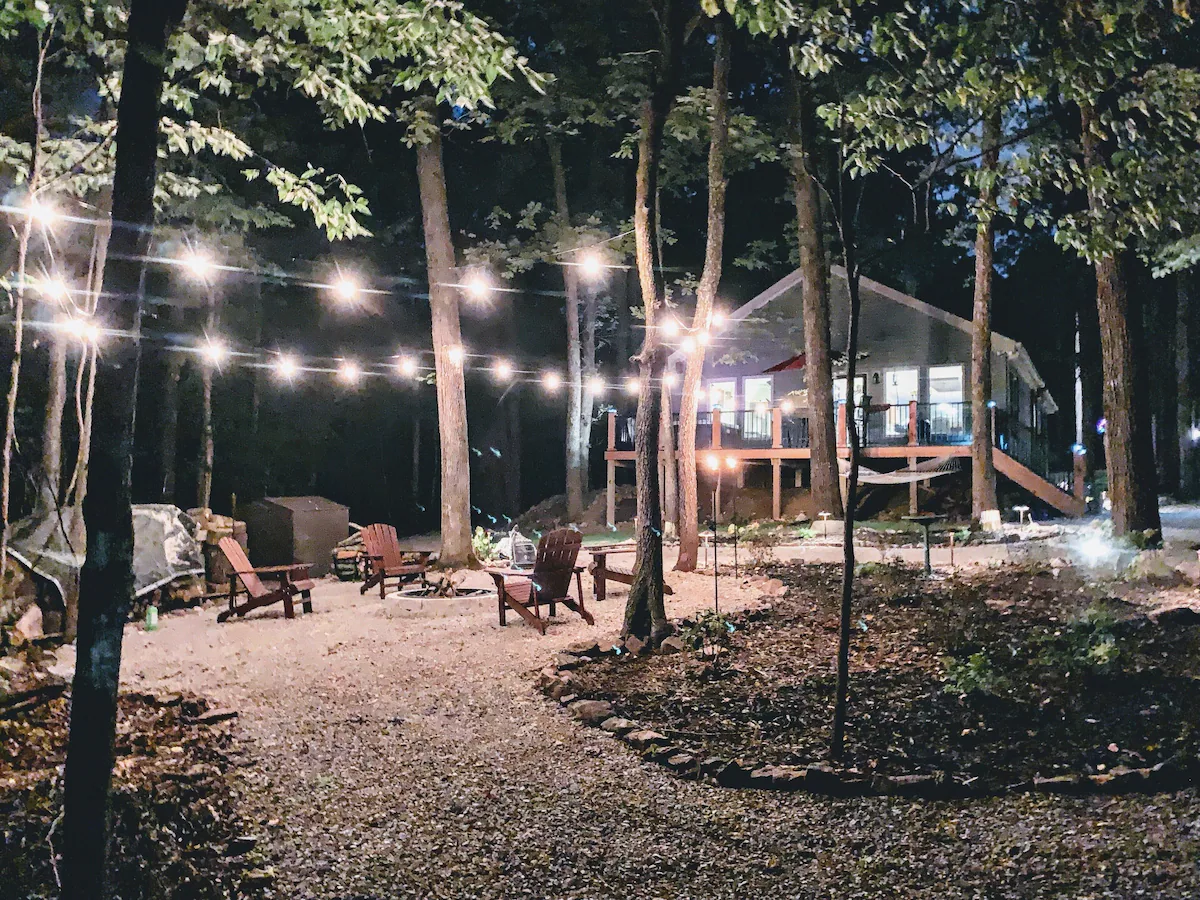 Robin’s Nest Cabin on a quiet cove of Lake Hamilton