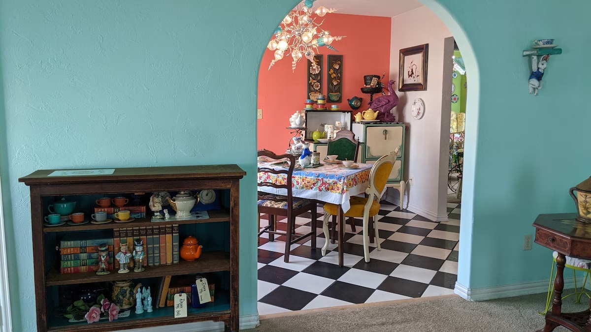 Alice in Wonderland VRBO in Oklahoma
