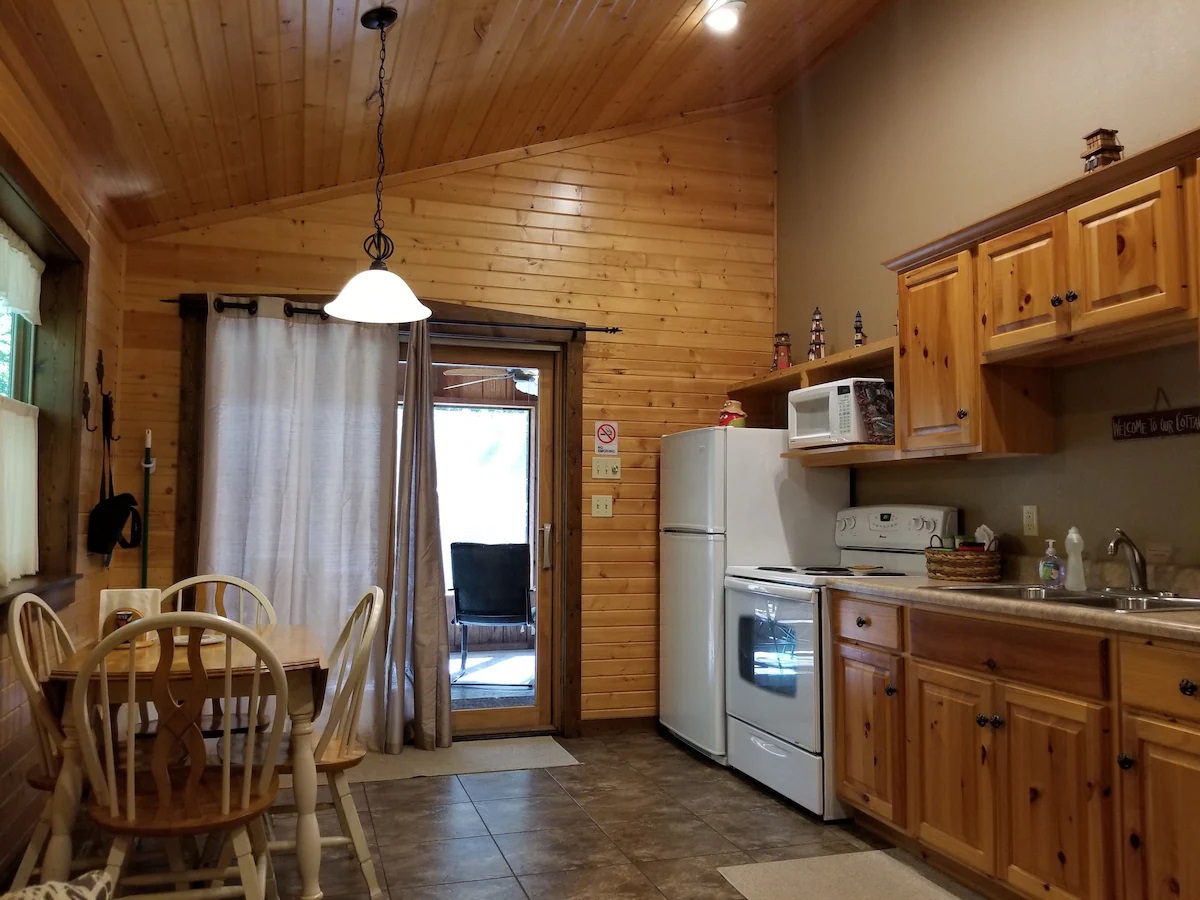 Luxury Cabin on Lake Red Rock: Pella, Iowa