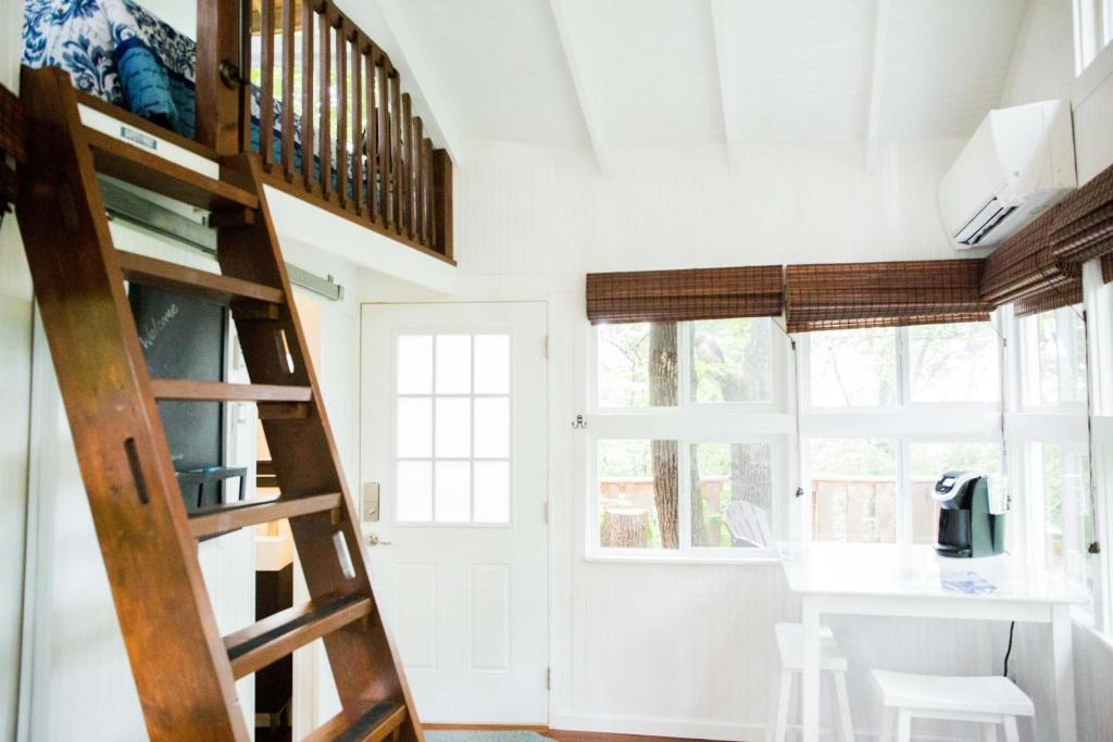 The Cottage Treehouses: Hermann, Missouri