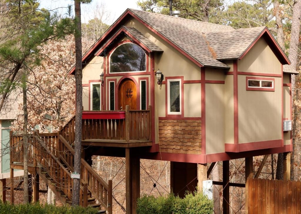 The Grand Treehouse Resort