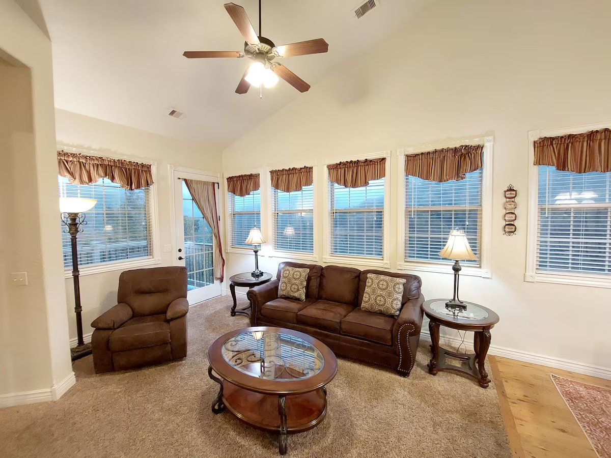 Walk-in Lakefront Cabin, Branson, Missouri