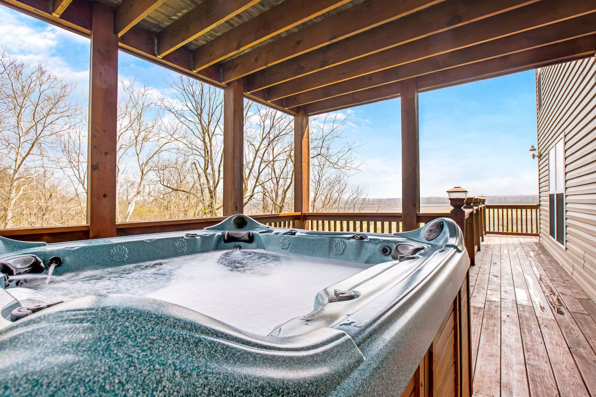 Central Luxe 5 BR Home in Augusta, Missouri