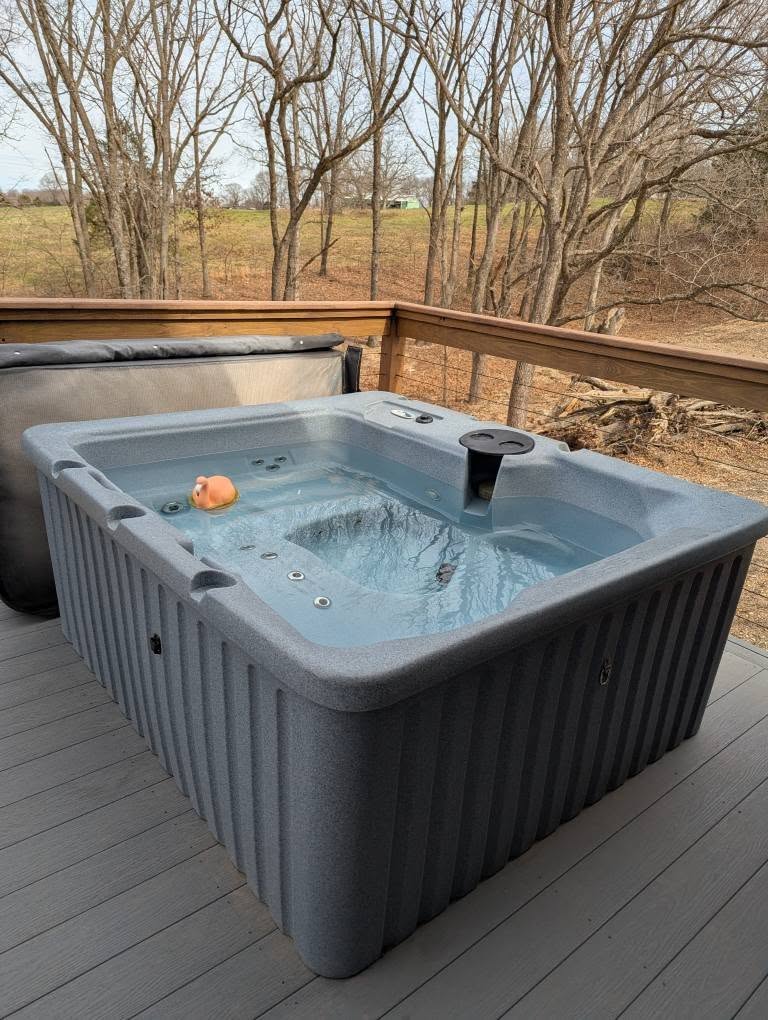 Hot Tub at The Constellations in Omaha Arkansas