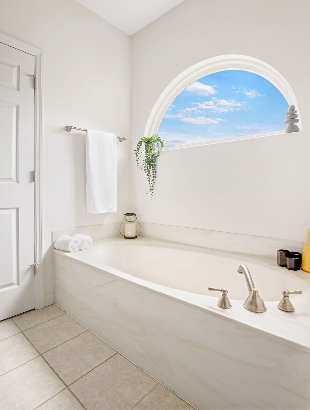 Central Luxe 5 BR Home in Augusta, Missouri